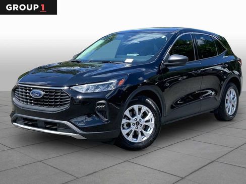 Used 2023 Ford Escape Active w/ Tech Pack #1 FWD image 1