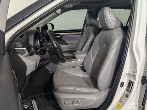 Used 2021 Toyota Highlander Limited image 14