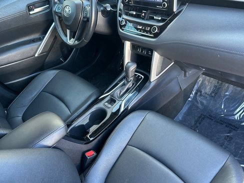 Used 2022 Toyota Corolla Cross XLE w/ Black Badges Package (TMS) FWD image 15