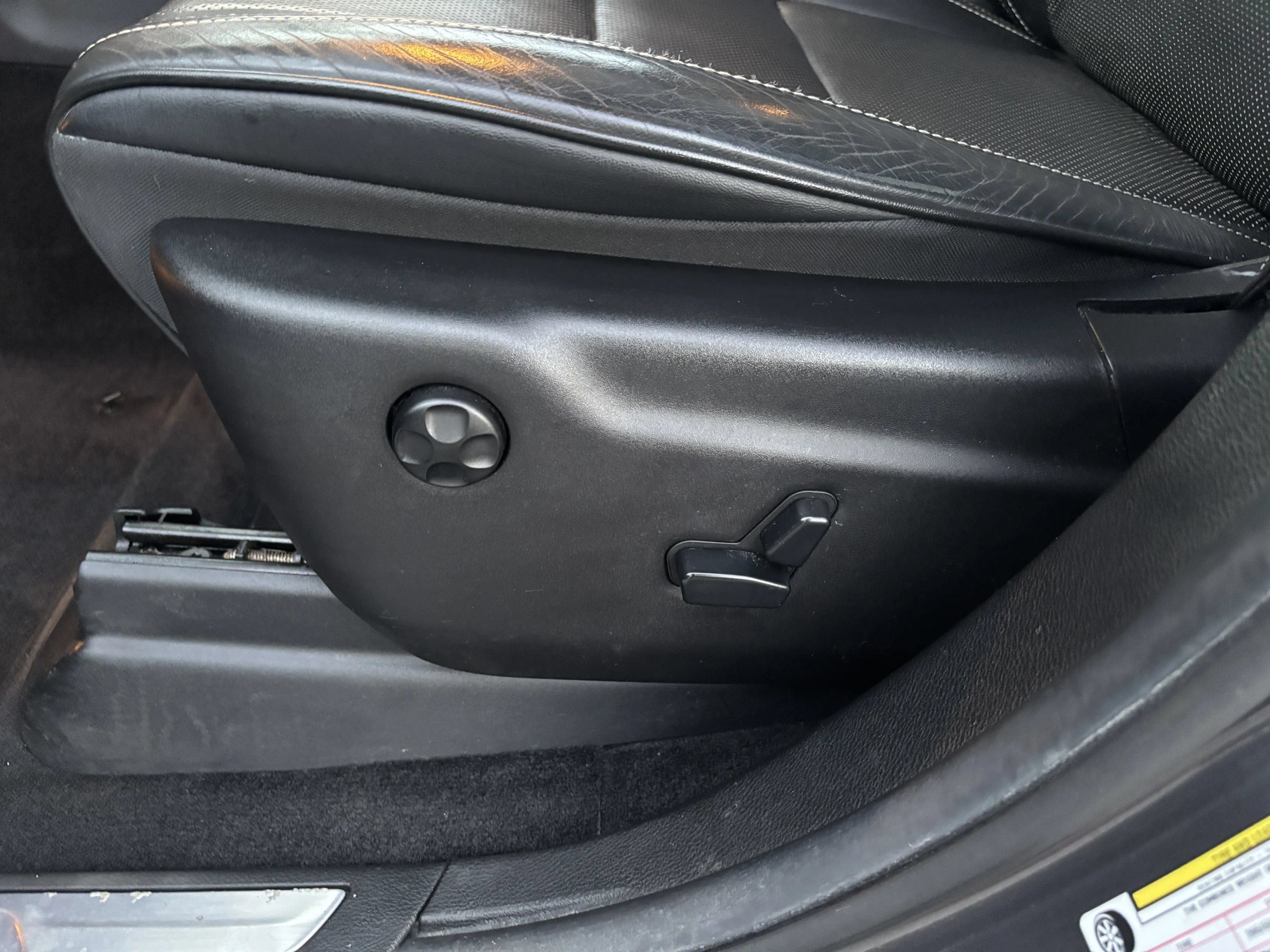 Used 2014 Jeep Grand Cherokee Overland AWD/4WD image 15