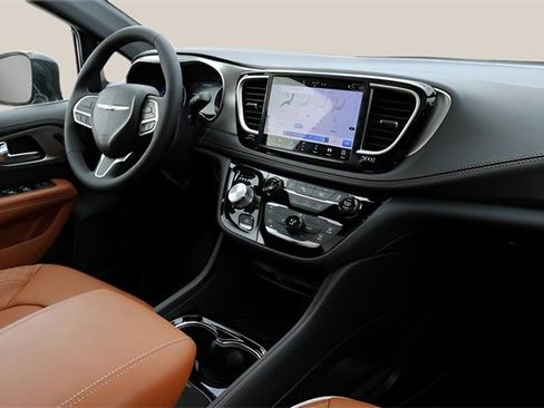 New 2026 Chrysler Pacifica Pinnacle image 21
