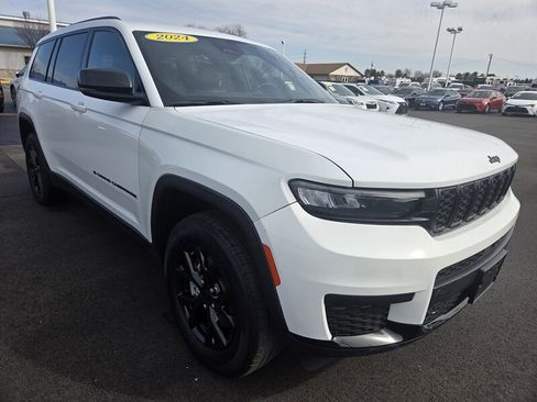 Used 2024 Jeep Grand Cherokee L Laredo image 1