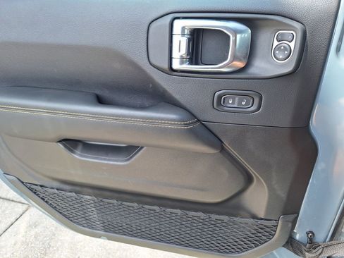 Used 2025 Jeep Wrangler Unlimited Sahara w/ Safety Group AWD/4WD image 19