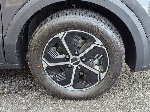 New 2026 Kia Niro LX image 9