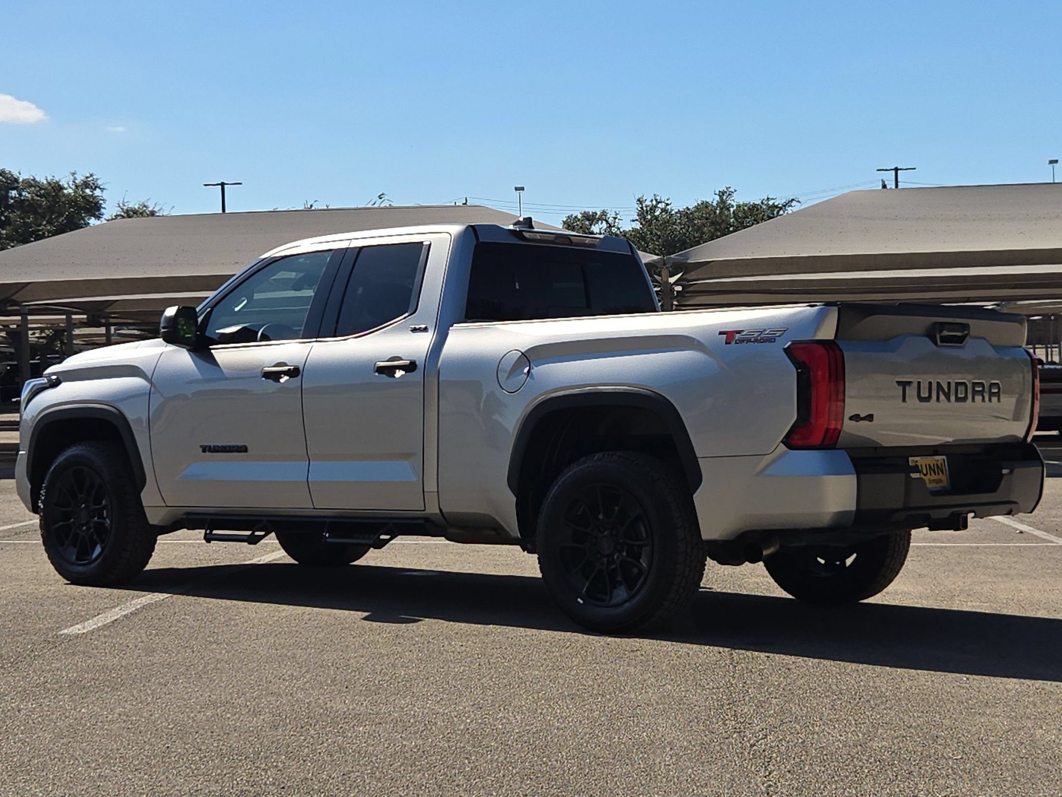 Used 2022 Toyota Tundra SR5 AWD/4WD image 5
