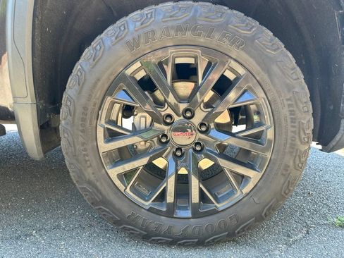 Used 2023 GMC Sierra 1500 AT4 w/ AT4 Premium Package AWD/4WD image 17