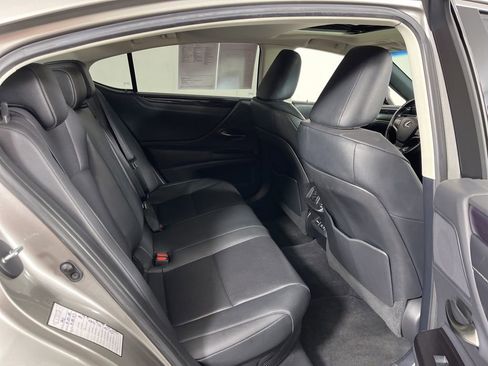 Used 2020 Lexus ES 300h w/ Premium Package image 9