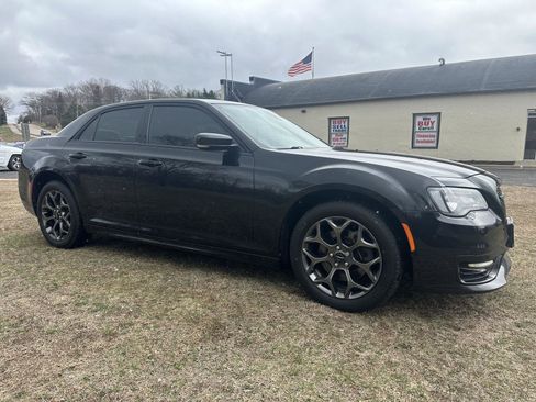 Used 2018 Chrysler 300 S w/ 300S Premium Group 2 AWD/4WD image 9