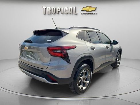 Used 2024 Chevrolet Trax LT w/ Driver Confidence Package FWD image 4