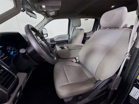 Used 2019 Ford F250 XLT AWD/4WD image 2