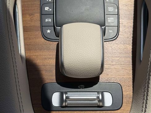 Used 2023 Mercedes-Benz GLS 450 4MATIC image 24