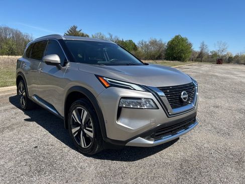 Used 2023 Nissan Rogue Platinum w/ Platinum Premium Package image 3