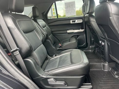 Used 2022 Ford Explorer Limited w/ Equipment Group 301A AWD/4WD image 14