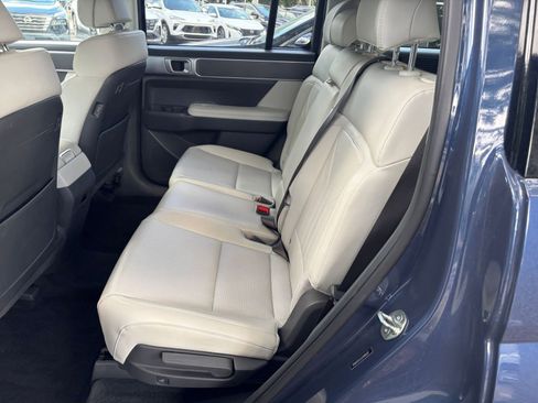 Used 2025 Hyundai Santa Fe SEL AWD/4WD image 40