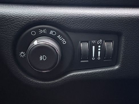 New 2026 Chrysler Pacifica Select image 2