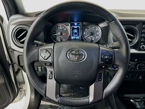 Used 2023 Toyota Tacoma TRD Off-Road image 9