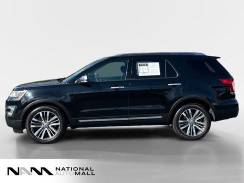 Used 2017 Ford Explorer Platinum image 2