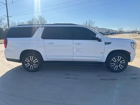 Used 2022 GMC Yukon XL AT4 image 6