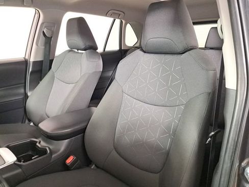 Used 2025 Toyota RAV4 XLE image 20