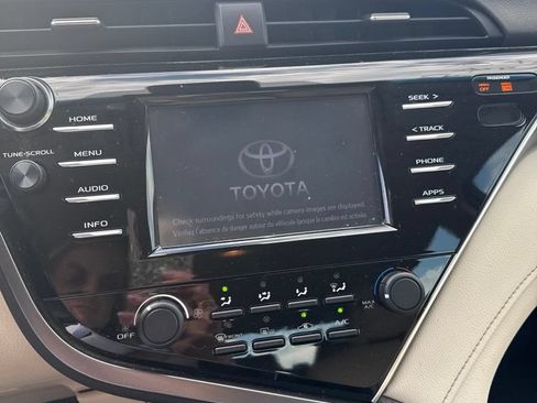 Used 2018 Toyota Camry LE w/ Convenience Package FWD image 4