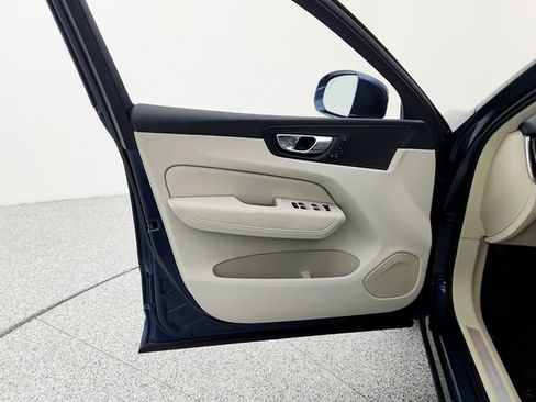 Certified 2022 Volvo XC60 T8 Inscription Expression w/ Climate Package image 30