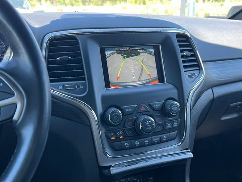 Used 2021 Jeep Grand Cherokee Laredo AWD/4WD image 34