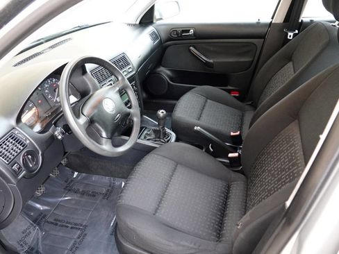 Used 2005 Volkswagen Golf GL image 4