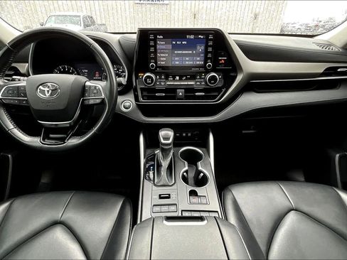 Used 2021 Toyota Highlander XLE image 16