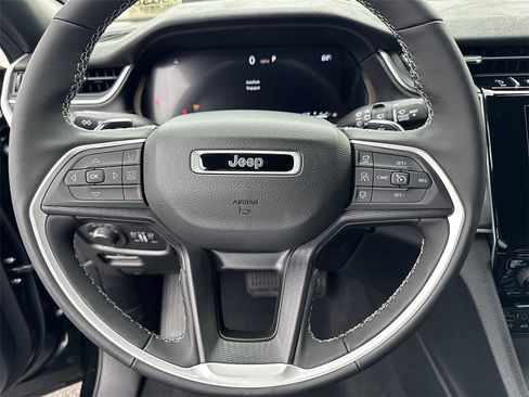 New 2025 Jeep Grand Cherokee L Laredo w/ Luxury Tech Group I image 7