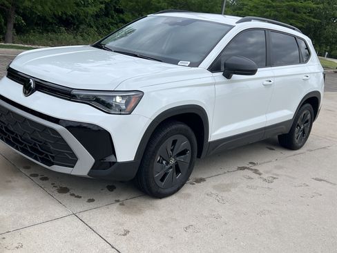 Certified 2025 Volkswagen Taos S image 5