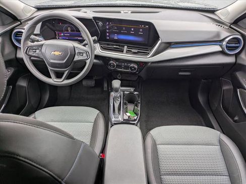 Used 2025 Chevrolet Trax LT FWD image 22