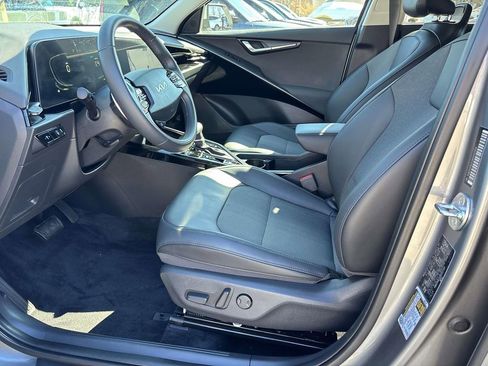 Used 2024 Kia Niro EX image 8