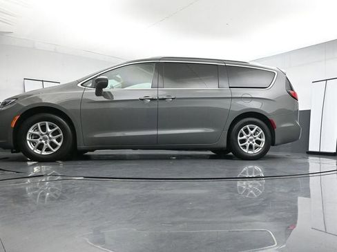 Used 2021 Chrysler Pacifica Touring-L FWD image 30