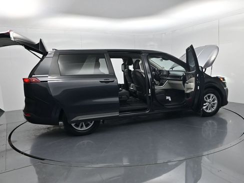Used 2022 Kia Carnival LX FWD image 56