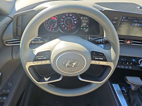 Used 2021 Hyundai Elantra SEL image 13