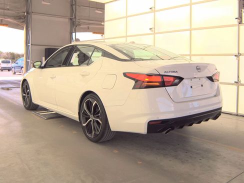 Used 2024 Nissan Altima 2.5 SR FWD image 10