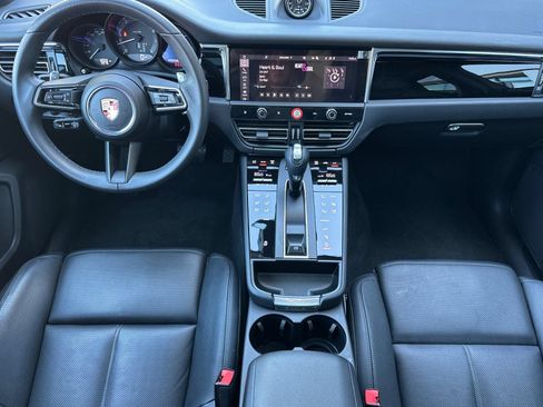 Used 2025 Porsche Macan AWD/4WD image 6
