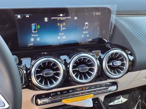 New 2025 Mercedes-Benz GLA 250 4MATIC image 5