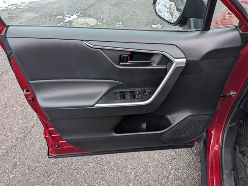 Used 2022 Toyota RAV4 LE image 6