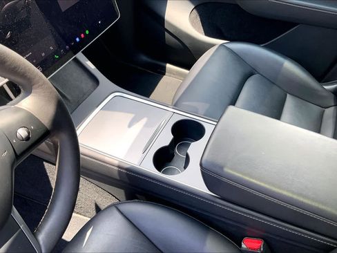 Used 2023 Tesla Model Y Performance AWD/4WD image 17