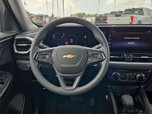 Used 2025 Chevrolet TrailBlazer LT AWD/4WD image 29