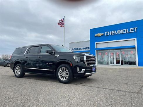 Used 2022 GMC Yukon XL SLT w/ SLT Premium Package AWD/4WD image 9