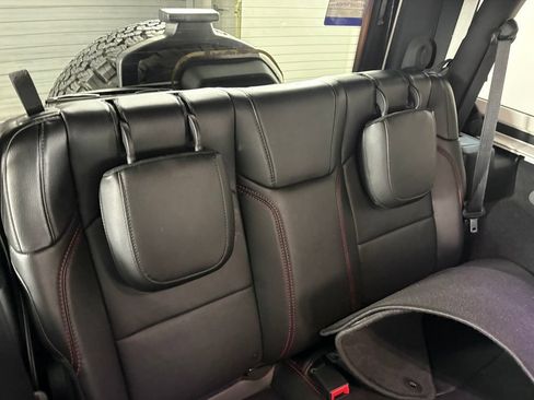 Used 2021 Jeep Wrangler Rubicon AWD/4WD image 29