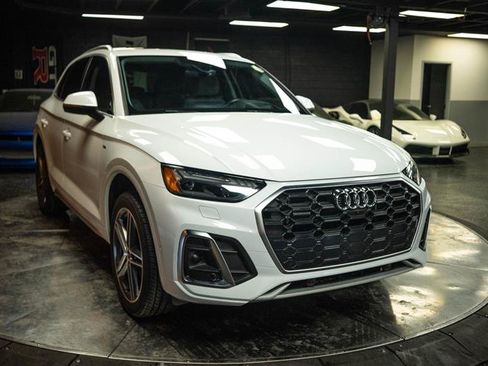 Used 2022 Audi Q5 e Prestige w/ Prestige Package AWD/4WD image 5