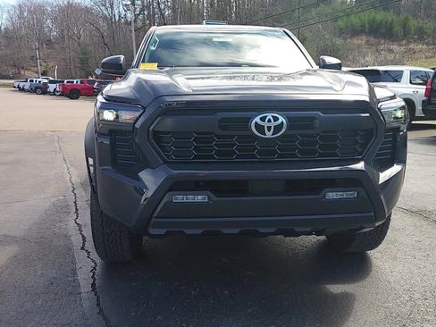 Used 2025 Toyota Tacoma TRD Off-Road image 16