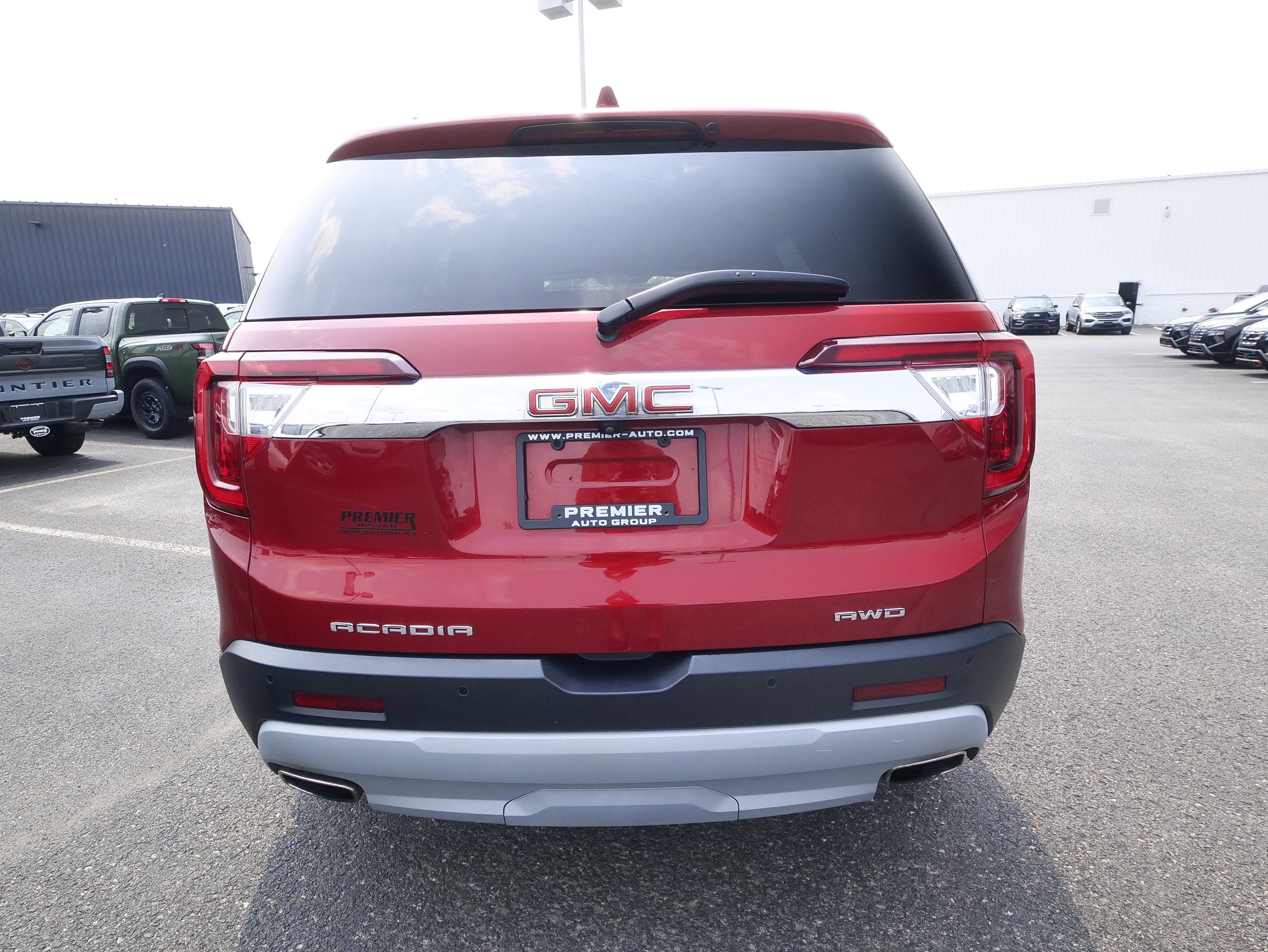 Used 2023 GMC Acadia SLE w/ Driver Convenience Package AWD/4WD image 7