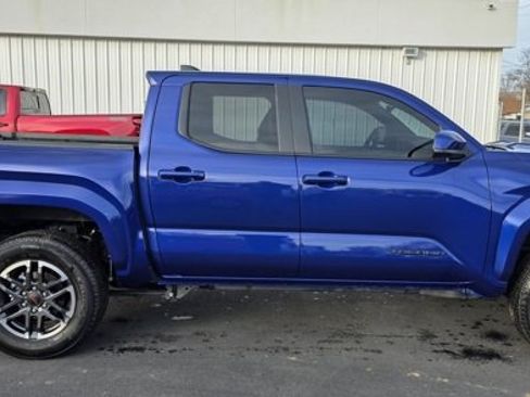 Used 2025 Toyota Tacoma SR5 image 6