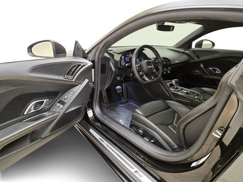 Used 2021 Audi R8 V10 w/ Premium Package image 16