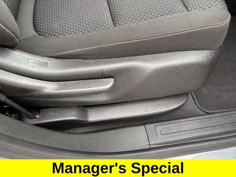 Used 2023 GMC Acadia SLE w/ Driver Convenience Package FWD image 41