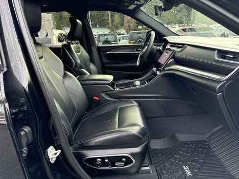 Used 2023 Jeep Grand Cherokee Overland w/ Luxury Tech Group IV image 9